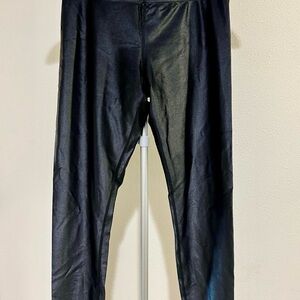 Carbon38 High Rise Full-Length Legging in Takara Shine Stretch
Size L